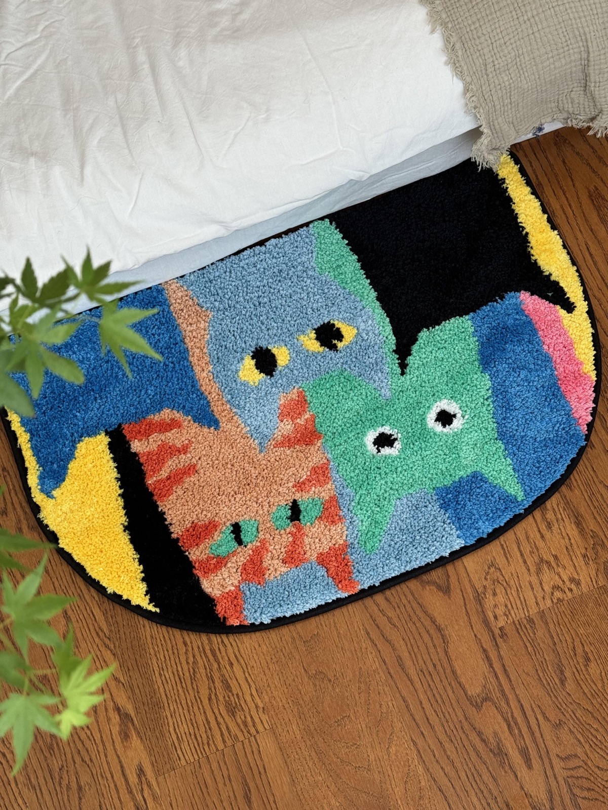 Graffiti Cat Tufted Rug | Dopamine Pop Art Bath Mat (50x80cm) - Image 3